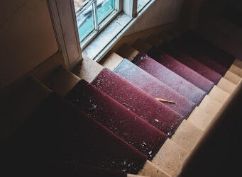 Tips for Vacuuming Carpeted Stairs