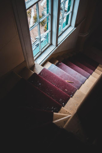 Tips for Vacuuming Carpeted Stairs