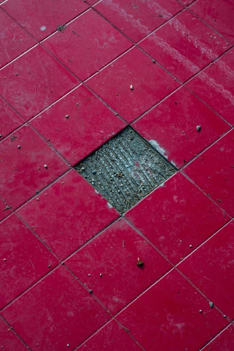 A Guide to Damaged Floor Tiles